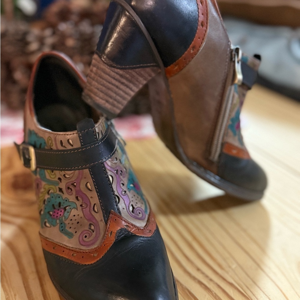 Elegant Multicolor Leather Women's Shoes - Picture 10 of 16